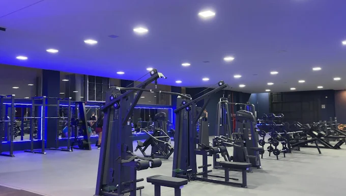 Área de musculação da Revolution Centro de Treinamento